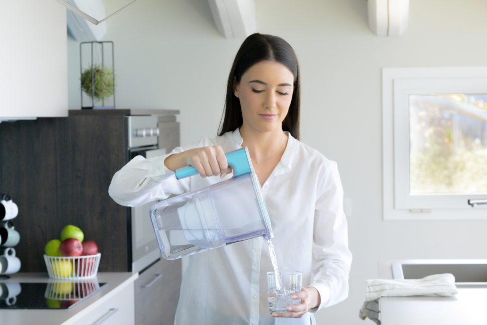 家里不方便安装净水器，试试安芯泉免安装滤水壶吧